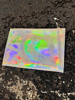 👋💋Holographic Iridescent Pouch